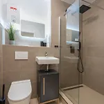 Stilvoll & Zentral In Der Innenstadt, Nahe Hauptbahnhof Und Limbecker Platz, Helle Und Grosszuegige Raeume, Voll Ausgestattete Kueche 에센