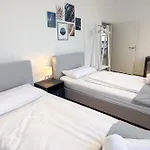 Stilvoll & Zentral In Der Innenstadt, Nahe Hauptbahnhof Und Limbecker Platz, Helle Und Grosszuegige Raeume, Voll Ausgestattete Kueche 아파트 *