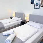 Stilvoll & Zentral In Der Innenstadt, Nahe Hauptbahnhof Und Limbecker Platz, Helle Und Grosszuegige Raeume, Voll Ausgestattete Kueche 아파트