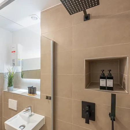 Stilvoll & Zentral In Der Innenstadt, Nahe Hauptbahnhof Und Limbecker Platz, Helle Und Grosszuegige Raeume, Voll Ausgestattete Kueche * إسن