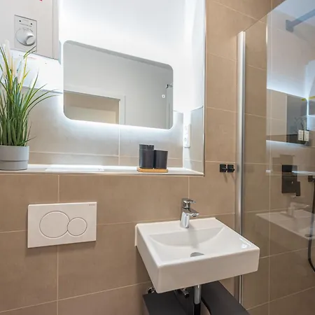 Apartment Stilvoll & Zentral In Der Innenstadt, Nahe Hauptbahnhof Und Limbecker Platz, Helle Und Grosszuegige Raeume, Voll Ausgestattete Kueche