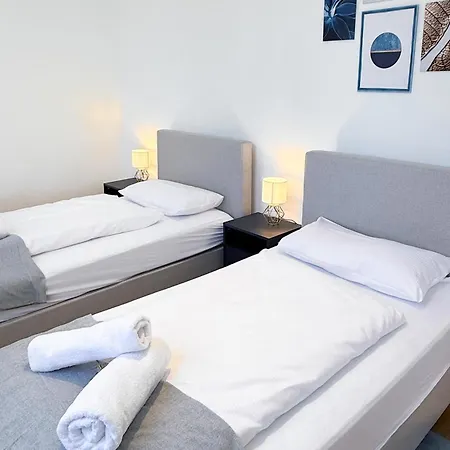 Stilvoll & Zentral In Der Innenstadt, Nahe Hauptbahnhof Und Limbecker Platz, Helle Und Grosszuegige Raeume, Voll Ausgestattete Kueche Apartmán