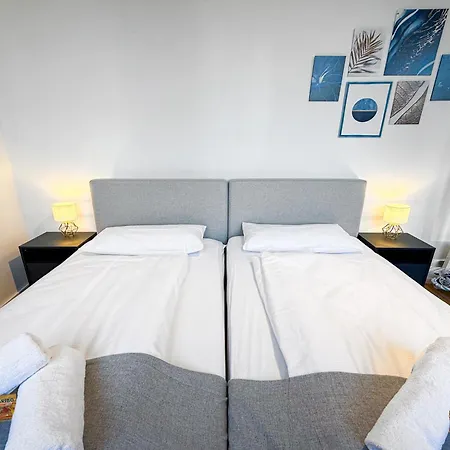 Stilvoll & Zentral In Der Innenstadt, Nahe Hauptbahnhof Und Limbecker Platz, Helle Und Grosszuegige Raeume, Voll Ausgestattete Kueche * إسن