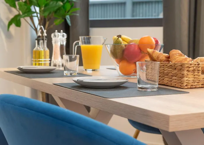 Stilvoll & Zentral In Der Innenstadt, Nahe Hauptbahnhof Und Limbecker Platz, Helle Und Grosszuegige Raeume, Voll Ausgestattete Kueche * Эссен