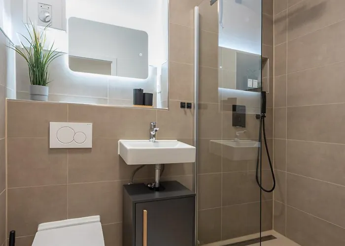 Stilvoll & Zentral In Der Innenstadt, Nahe Hauptbahnhof Und Limbecker Platz, Helle Und Grosszuegige Raeume, Voll Ausgestattete Kueche Эссен